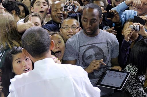 Obama Signing iPad Photo