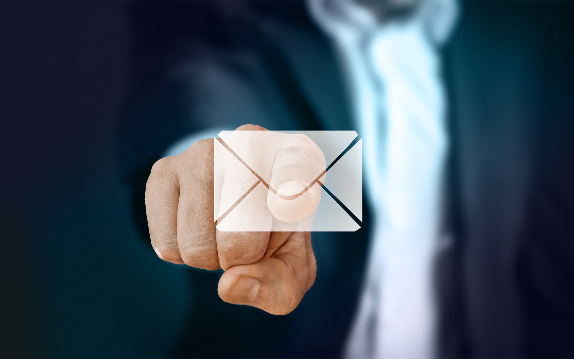 Smart Ways To Mix Blogging With Email Marketing