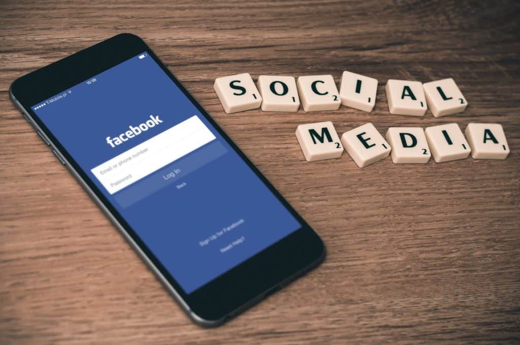 4 Reasons to Hire a Social Media Marketing Company