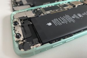 Why-You-Should-Consider-a-Phone-with-a-Removable-Battery