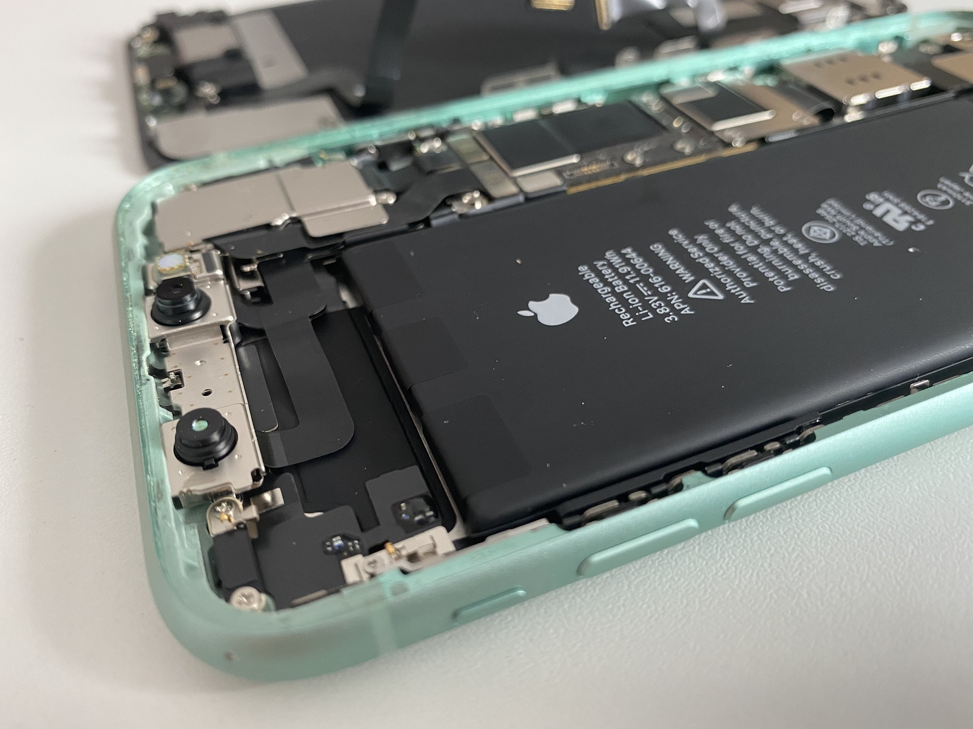 Why-You-Should-Consider-a-Phone-with-a-Removable-Battery